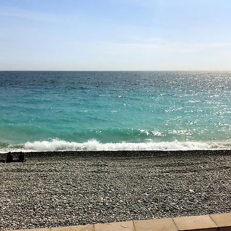 Moderne Fréjus: Spacious With Shared Pool *