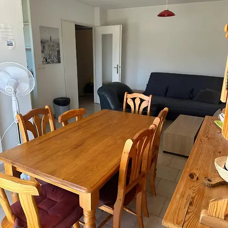 Moderne Fréjus: Spacious With Shared Pool Frejus