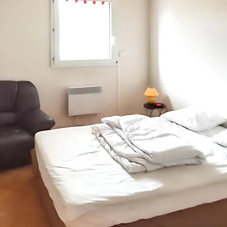 Moderne Fréjus: Spacious With Shared Pool Apartment